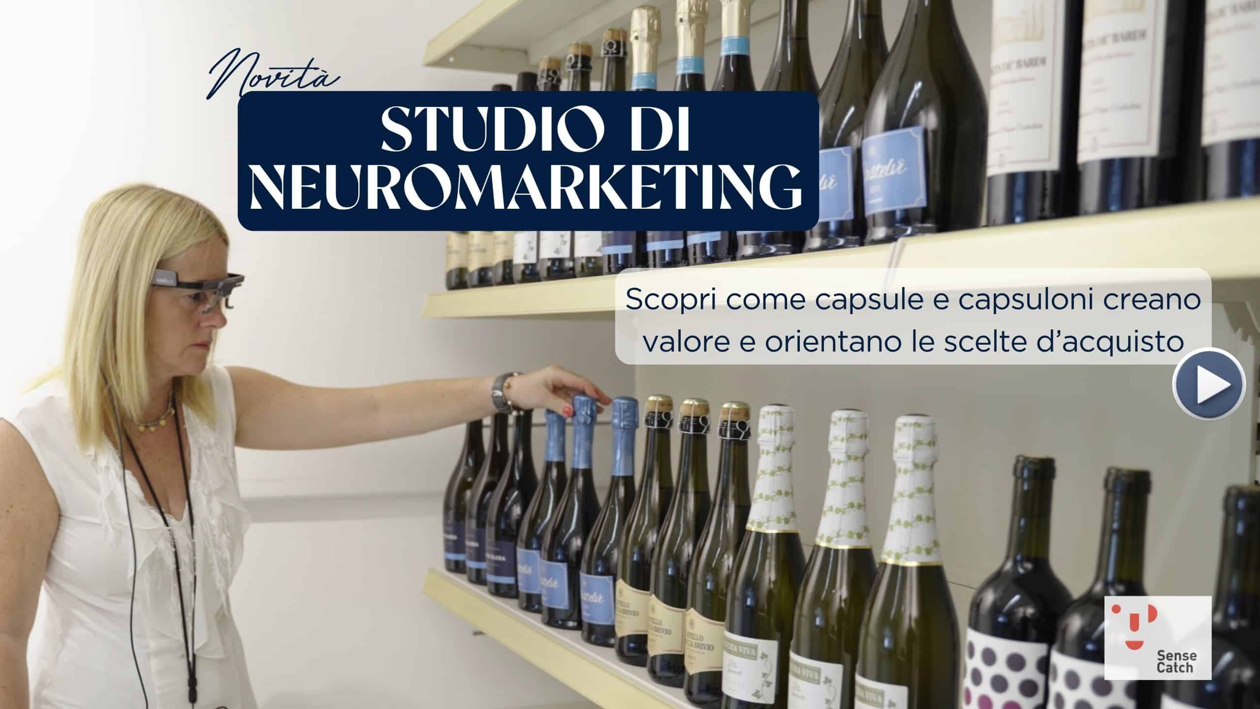 donna con occhiali eye-tracking che prende una bottiglia di spumante da uno scaffale durante una ricerca di mercato